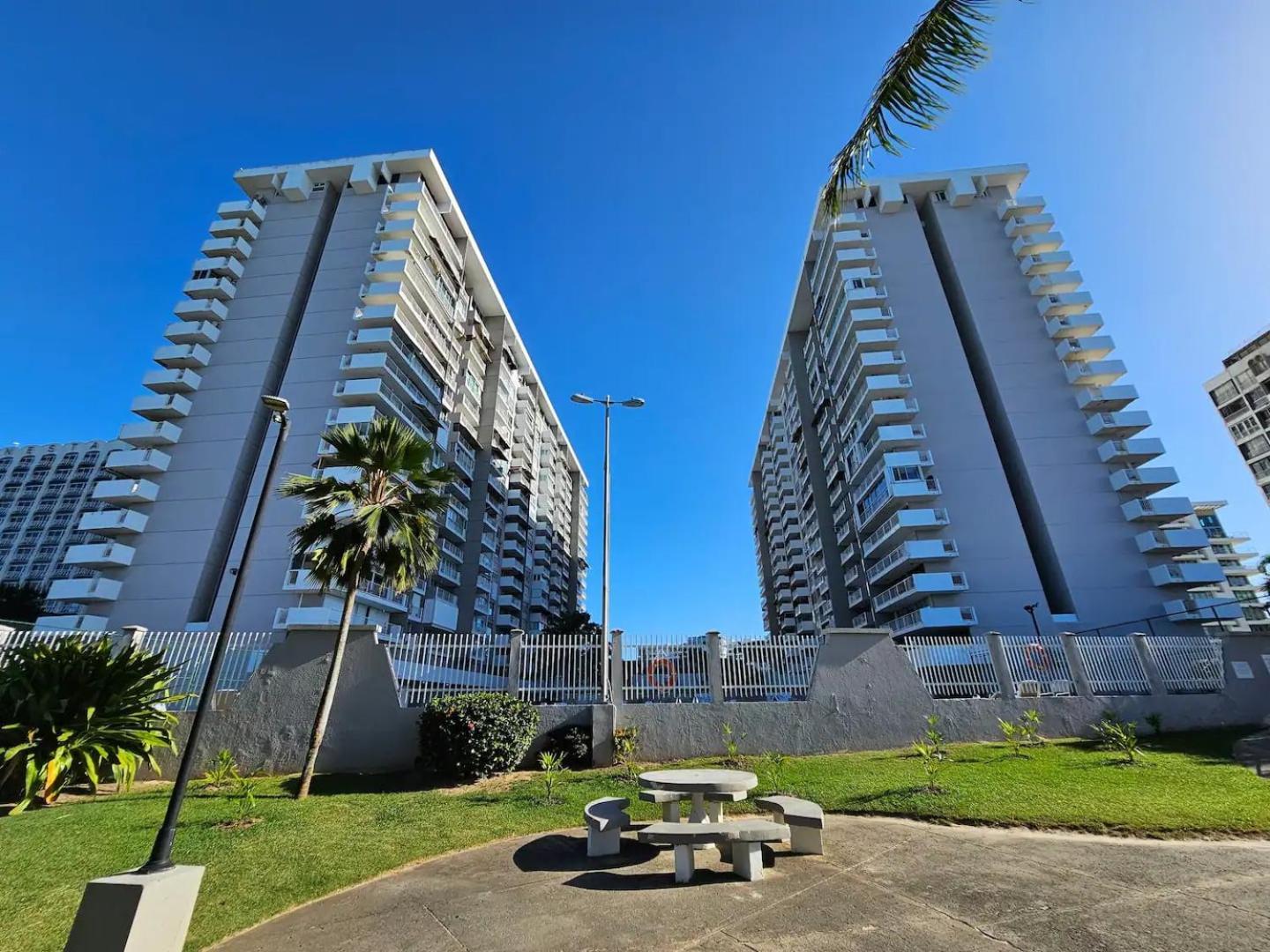 Steps From Foxwoods- Beachfront Retreat With Pools ซานฮวน ภายนอก รูปภาพ